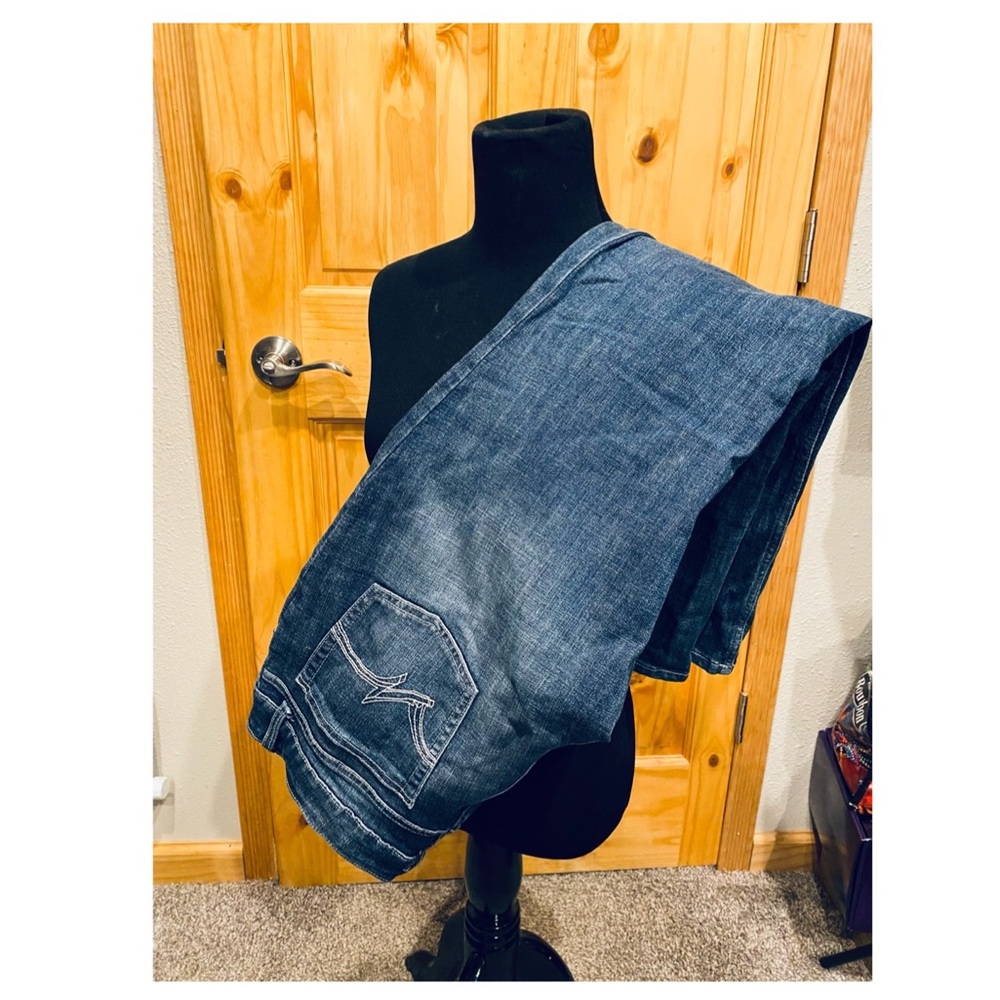 Wrangler Straight Leg Jeans